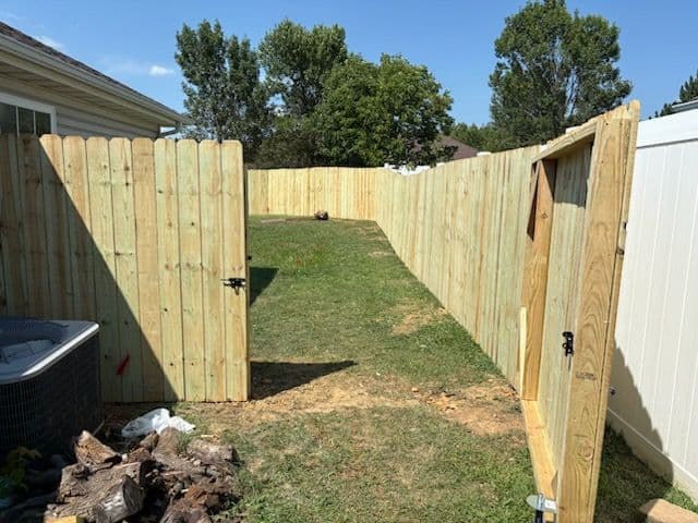 Gallery photos for Elegant Wooden Fence Installation: Image #1