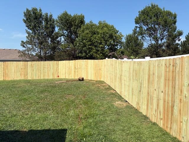 Gallery photos for Elegant Wooden Fence Installation: Image #2