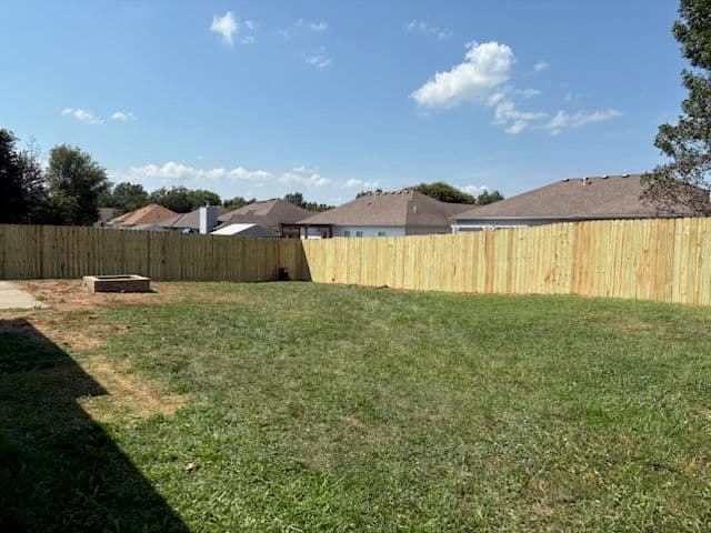 Gallery photos for Elegant Wooden Fence Installation: Image #3